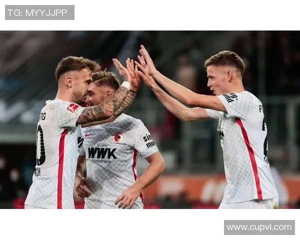 奥格斯堡队斗志昂扬，赢得德甲赞誉声声