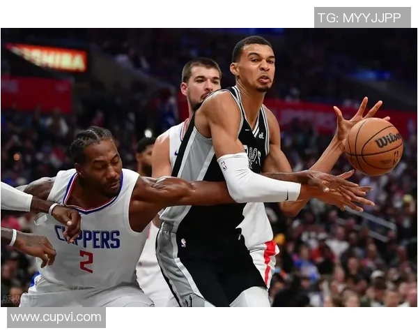 快船战胜马刺，保持稳定状态：稳步前行的赛季之旅